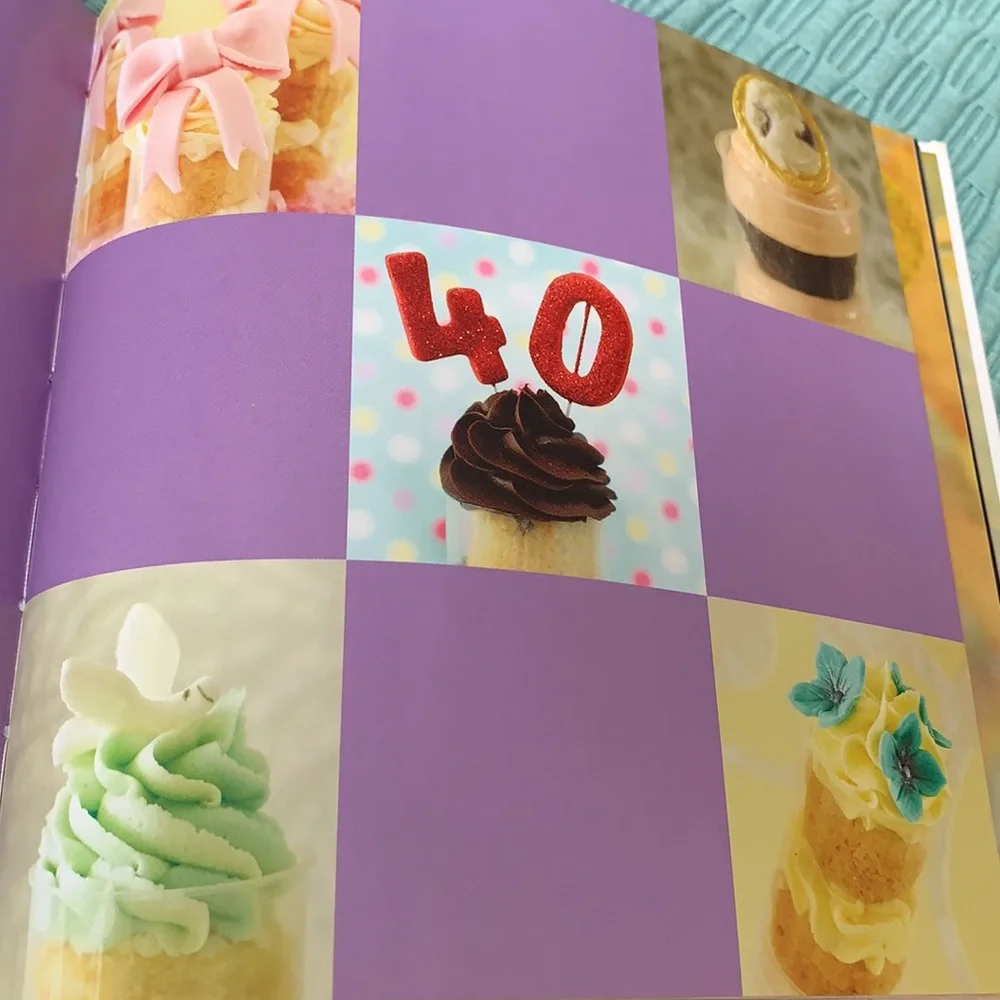 WILTON Bundle dessert cake kit & Recipe Book 2 piece set